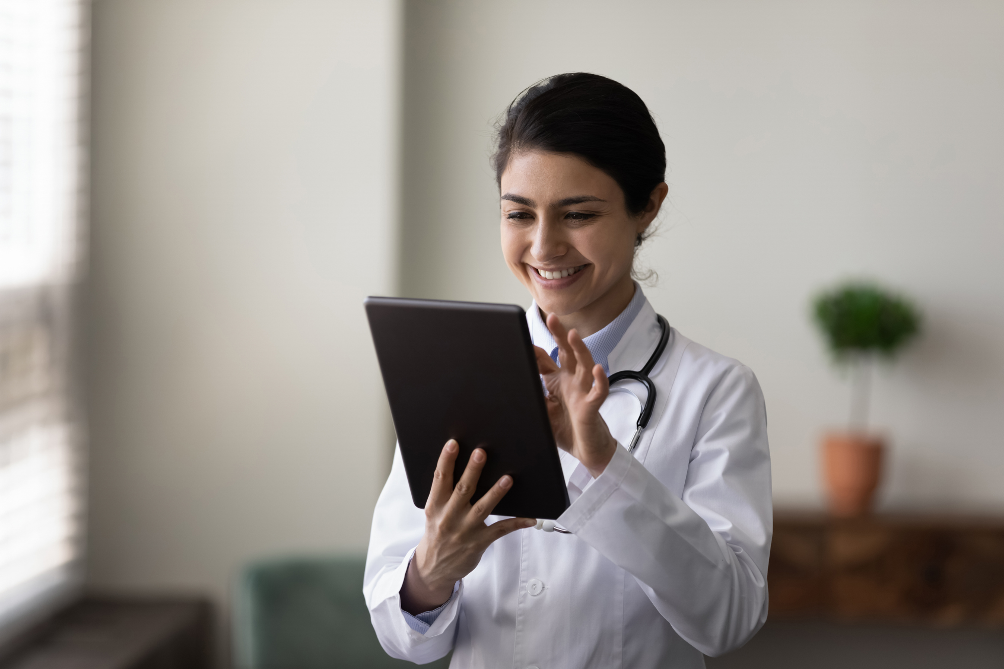 A practice owner experiences the benefits of streamlined revenue cycle management and data-backed decisions.