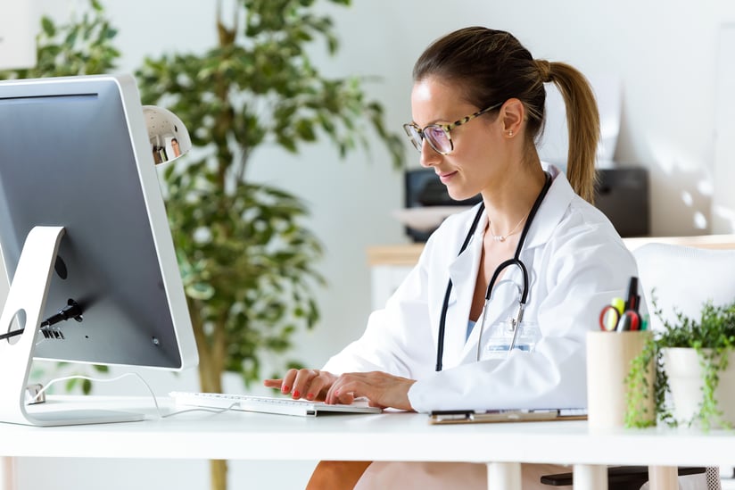 CHC provider reviews FQHC UDS data on the computer